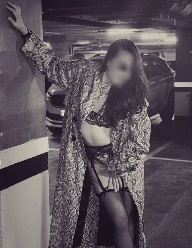 Kira, 25