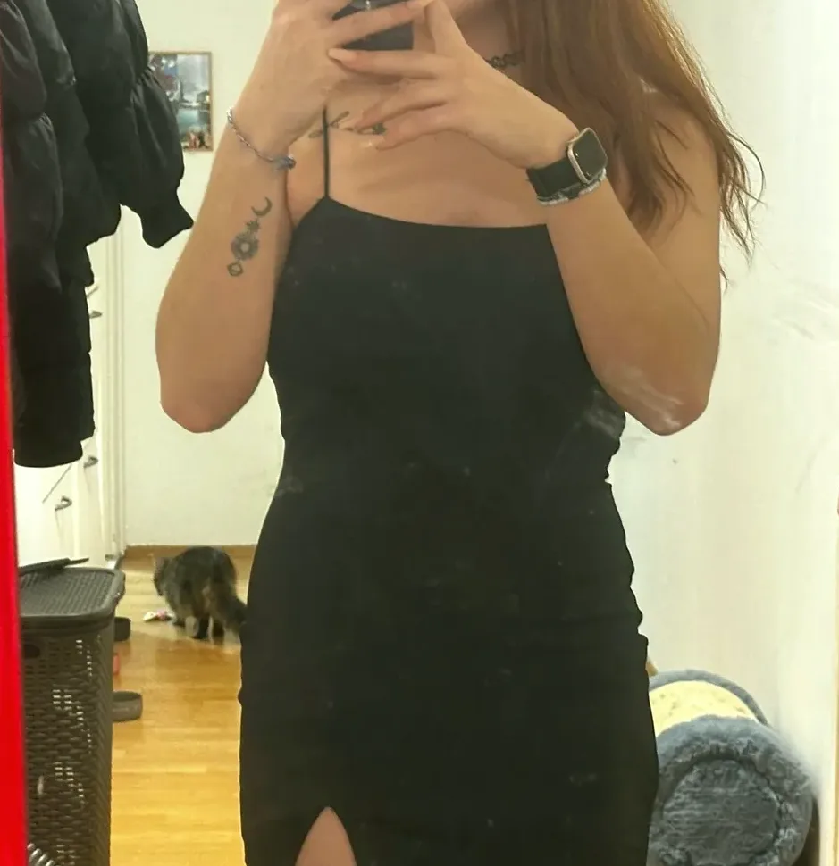 Mia, 24
