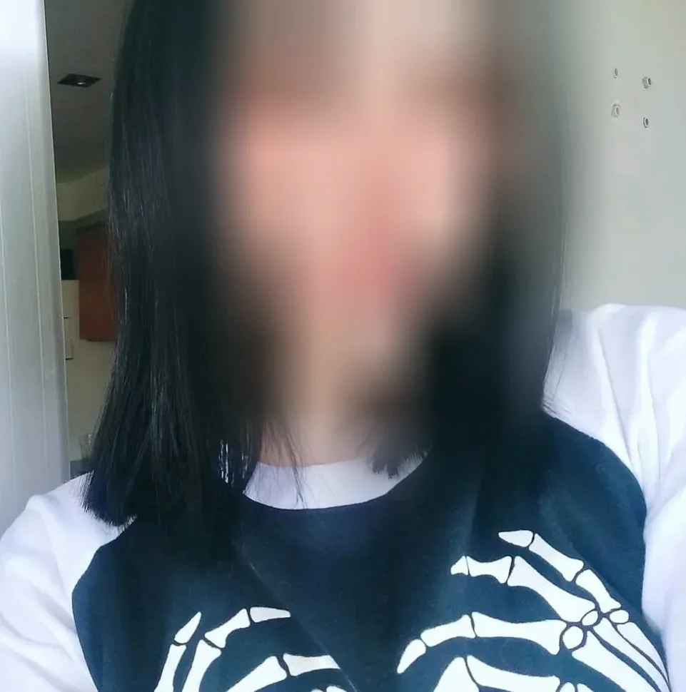 Mia, 20