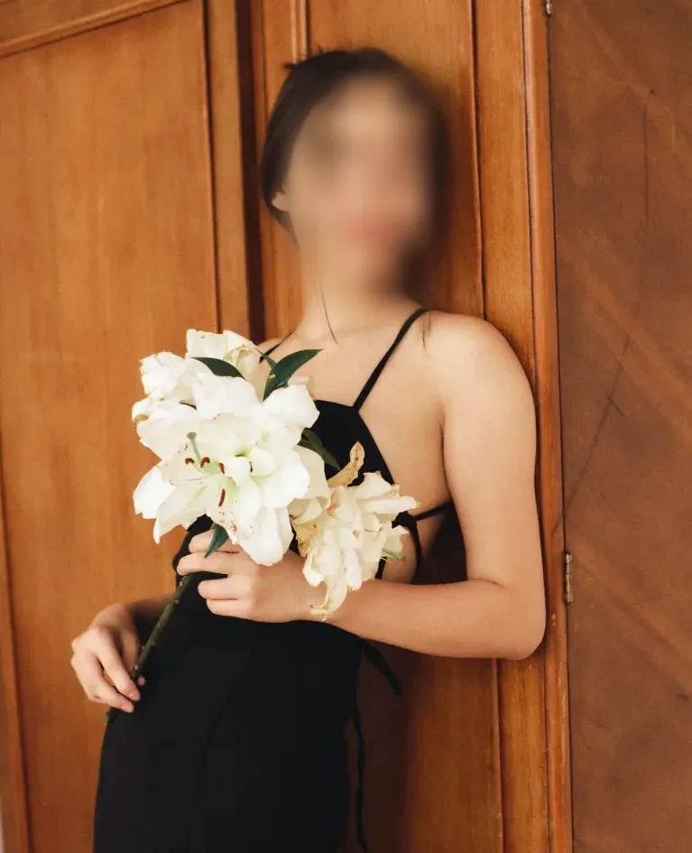 Nele, 24