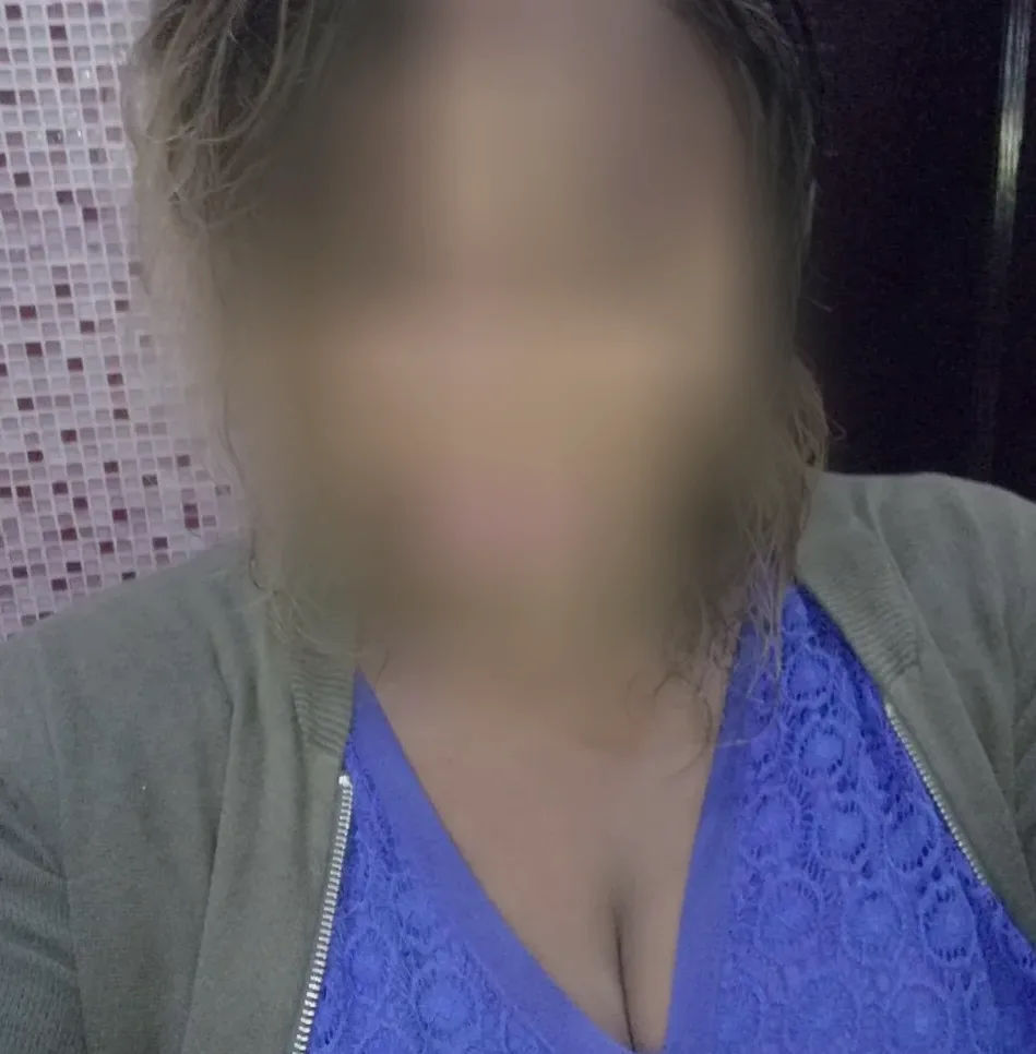 Zeynep, 27