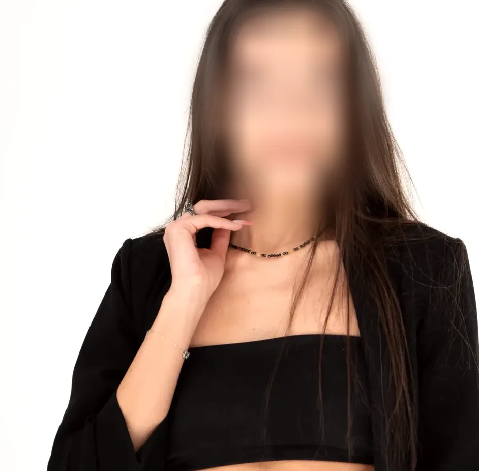 Zeynep, 28